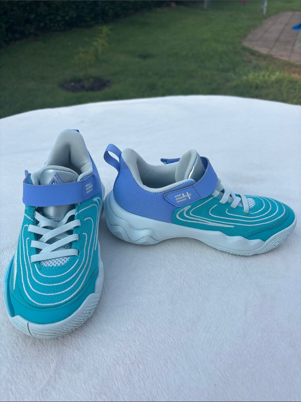 Nike Kids Sneakers in Teal & Light Blue size 13 C